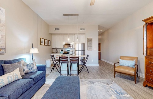 Gulf Place Condo | Centrally located condo near shopping & the beach with shared pools & tennis courts