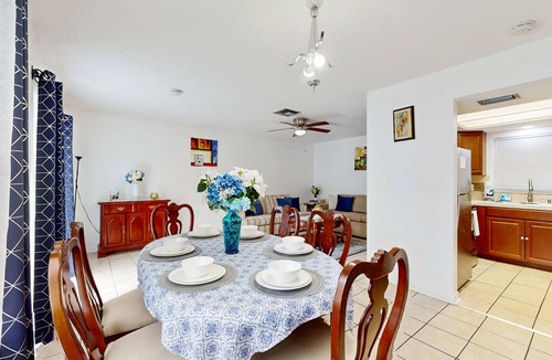 Largo House | Centrally located dog friendly comfortable home with AC and WD