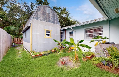 Largo House | Centrally located dog friendly comfortable home with AC and WD