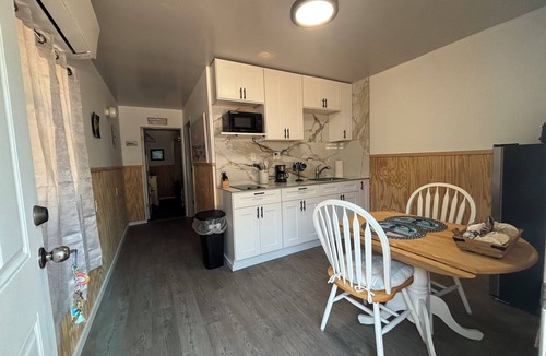 Crystal River Cottage | Charming 1-Bedroom Retreat in the Heart of Town