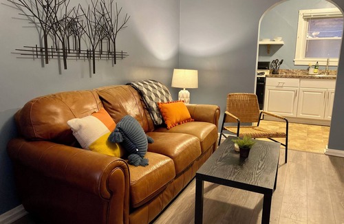 Etna Apartment | Charming 1-bedroom apartment across from Mac Miller mural