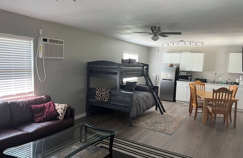 Rockledge Cottage | Charming 1-bedroom cottage with WiFi, AC in nice Soperton