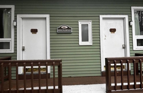 West Eaton Hotel | Charming 1-bedroom hotel room in vibrant Hamilton - #339 Dekonawada