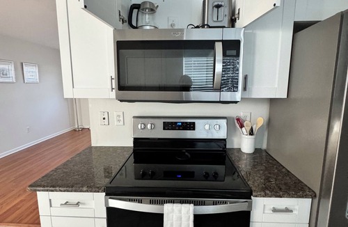 Cypress Lake Apartment | Charming 1-bedroom plus office/den apartment in prime location of Fort Myers FL