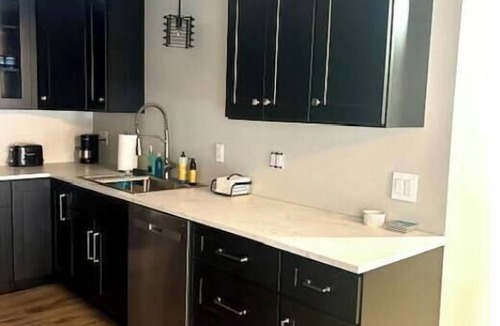 Northview Apartment | Charming 1-bedroom apartment with WiFi, AC in wonderful Grand Rapids