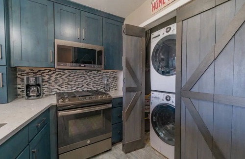 Ferrysburg Condo | Charming 1-bedroom waterfront condo in fabulous Spring Lake.