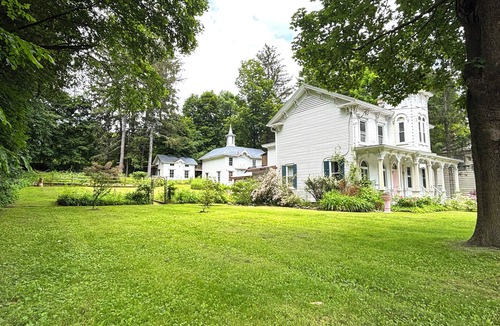 Hamden House | Charming 1886 Victorian Retreat in the Catskills - Hamden, NY