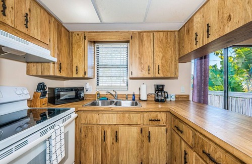 Indian Rocks Beach Apartment | Charming 2 bedroom Beach suite with large private deck