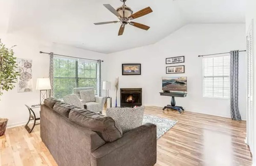 North Charleston Condo | Charming 2-bedroom condo with view! Convenient close in N. Charleston location