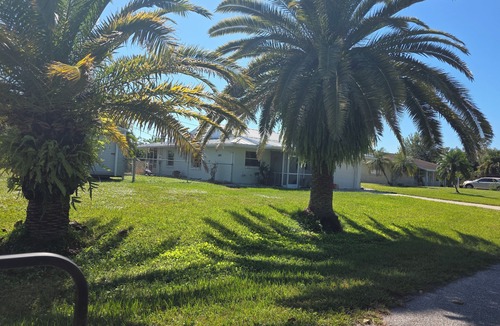 El Jobean House | Charming 2-bedroom house on fresh water canal.