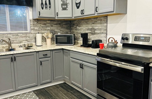 Warner Robins House | Charming 2-bedroom house with WiFi, AC in pleasant Warner Robins