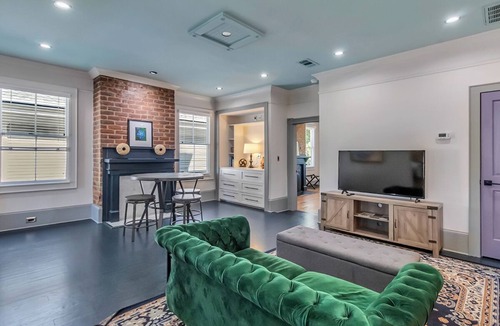 Savannah Victorian District Condo | Charming 2-bedroom, 2 bath w/Porches Walk to Forsyth Park