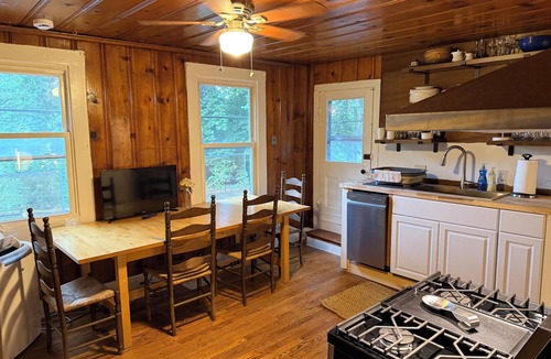 Kingston Apartment | Charming 2-bedroom apartment in cool Kingston with WiFi, AC