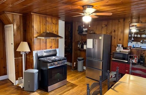 Kingston Apartment | Charming 2-bedroom apartment in cool Kingston with WiFi, AC