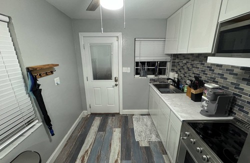 Fort Myers River District House | Charming 2-bedroom Bungalow in marvelous Downtown Fort Myers with Brand New AC!