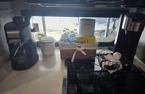 Key Largo Village RV Rental | Charming 2-bedroom campground with , jacuzzi in welcoming Key Largo