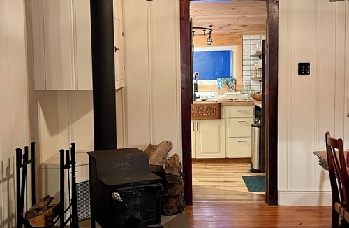 Town of Conesville Cabin | Charming 2-bedroom cabin in enchanting Gilboa with WiFi