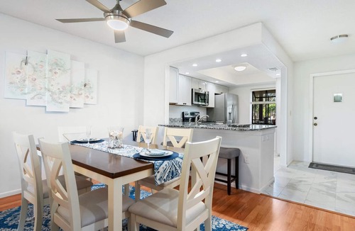 Venice Condo | Charming 2-bedroom condo with AC, WiFi, in Venice, 2 miles from Venice Island.