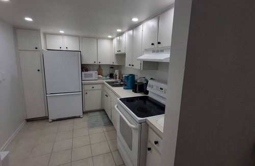 Venice Condo | Charming 2-Bedroom Condo Near Venice Beach & Downtown in Resort-Style Community