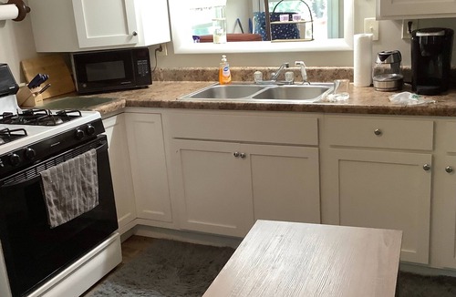 Cadillac Cottage | Charming 2-bedroom cottage on Lake Mitchell in Cadillac with WiFi