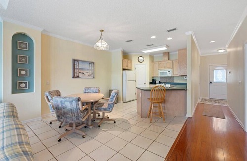 Dock Junction House | Charming 2-bedroom house on a Pond with Wildlife
