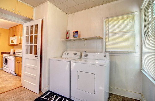 Valdosta House | Charming 2-bedroom home with AC in Valdosta