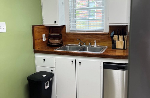 Pendleton King House | Charming 2-bedroom house in awesome Augusta with AC