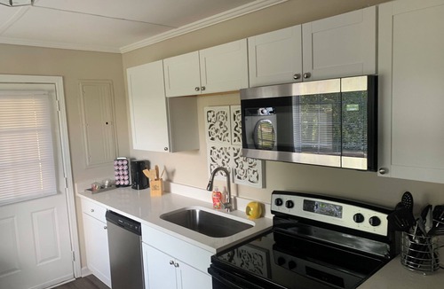 Jackson House | Charming 2-bedroom house with Country setting minutes from Jackson Square