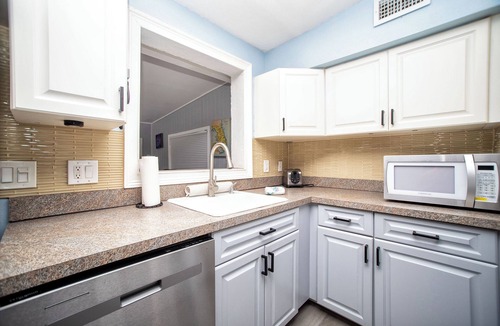 Largo House | Charming 2-bedroom house in lovely Largo with AC