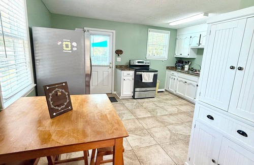 Perry House | Charming 2-bedroom house in Perry with AC, WiFi