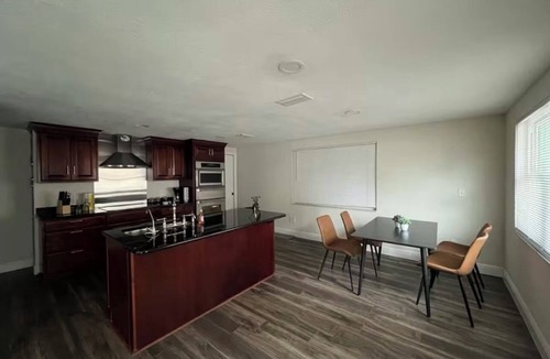 Pinecrest West Park House | Charming 2-bedroom house with AC, WiFi in welcoming Tampa