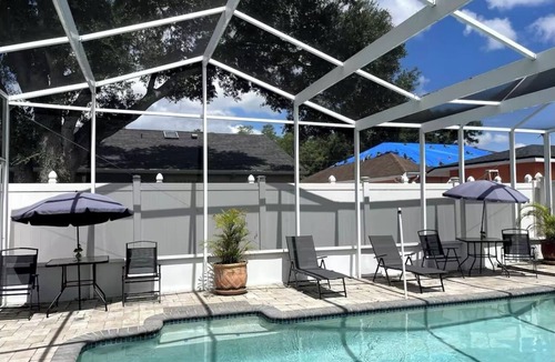 Pinecrest West Park House | Charming 2-bedroom house with AC, WiFi in welcoming Tampa
