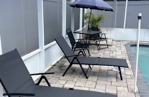 Pinecrest West Park House | Charming 2-bedroom house with AC, WiFi in welcoming Tampa