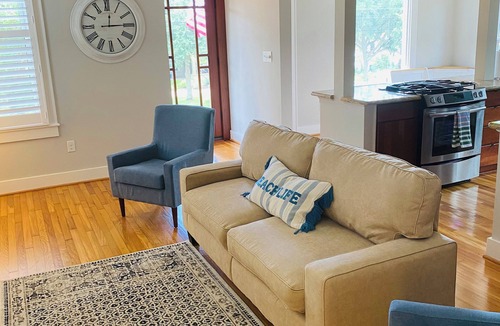 Southeast Pensacola House | Charming 2-bedroom Magnolia Cottage in serene East Hill with WiFi, AC