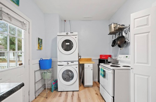 Thunderbolt Cottage | Charming 2-bedroom Shrimper's Cottage Close to Thunderbolt Marina in Savannah
