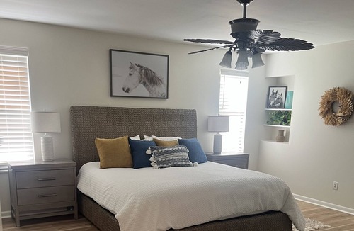 Mandarin House | Charming 2 bedroom house next to famous restaurant and marina in Mandarin,Fl.