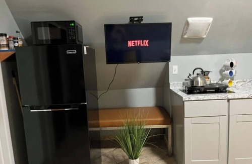 Guttenberg Apartment | Charming 2 bedroom apartment in wonderful North Bergen with AC WiFi
