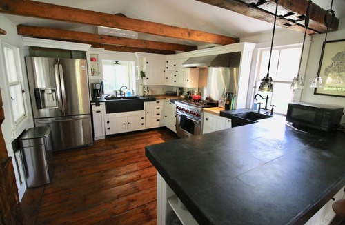 Town of Olive Cottage | Charming 2-bedroom cottage on private 4 acres with modern amenities