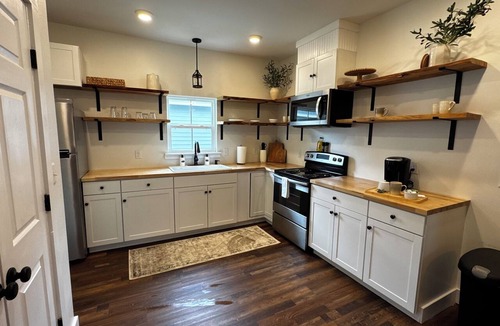 Thomasville Cottage | Charming 2-bedroom cottage built with children and pets in mind.