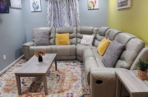 West Babylon House | Charming 2 Bedroom Home Away From Home Apartment