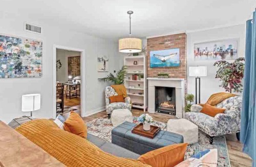 Lambertville House | Charming 2bd row home in Lambertville, a quick walk from city center