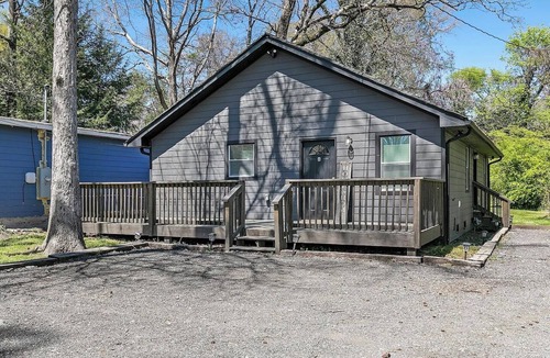 Clarkdale Apartment | Charming 2BR Retreat-Free Parking