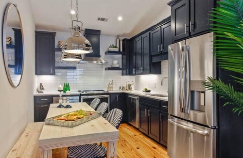 Beach Institute House | Charming 2BR Savannah Carriage House | Shared Pool
