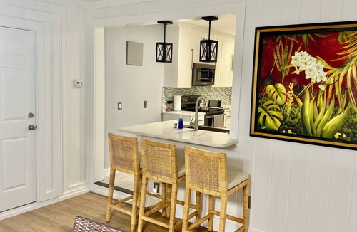 Pass-a-Grille Cottage | Charming 3 bedroom 2 bath with Beach Access!