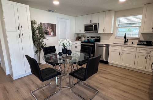 St. Petersburg House | Charming 3-bedroom house with WiFi and AC in Downtown St. Petersburg