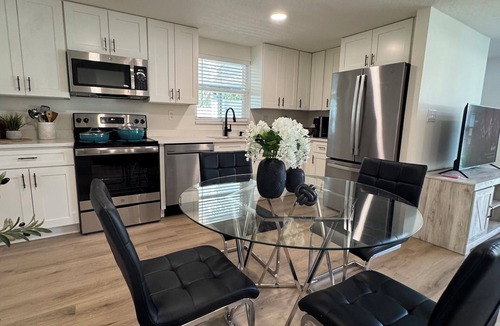 St. Petersburg House | Charming 3-bedroom house with WiFi and AC in Downtown St. Petersburg