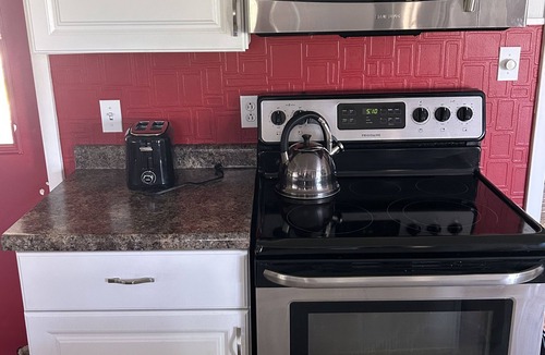 Traverse City House | Charming 3-bedroom house with AC, WiFi in awesome Traverse City