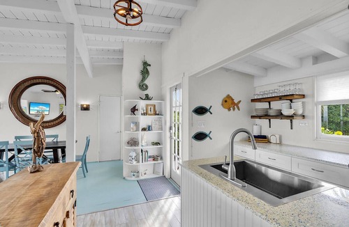 Marathon House | Charming 3-Bedroom Coastal Getaway with Breathtaking Gulf Views