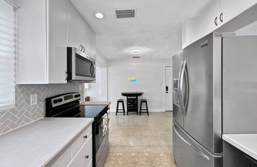 Arlington Park House | Charming 3-bedroom house minutes to beaches, park, hospital, downtown Sarasota