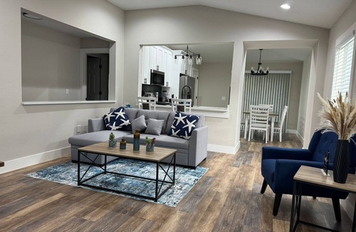 Seffner Community Alliance House | Charming 3-bedroom house in Tampa: Free parking, Pet Friendly, Full Kitchen